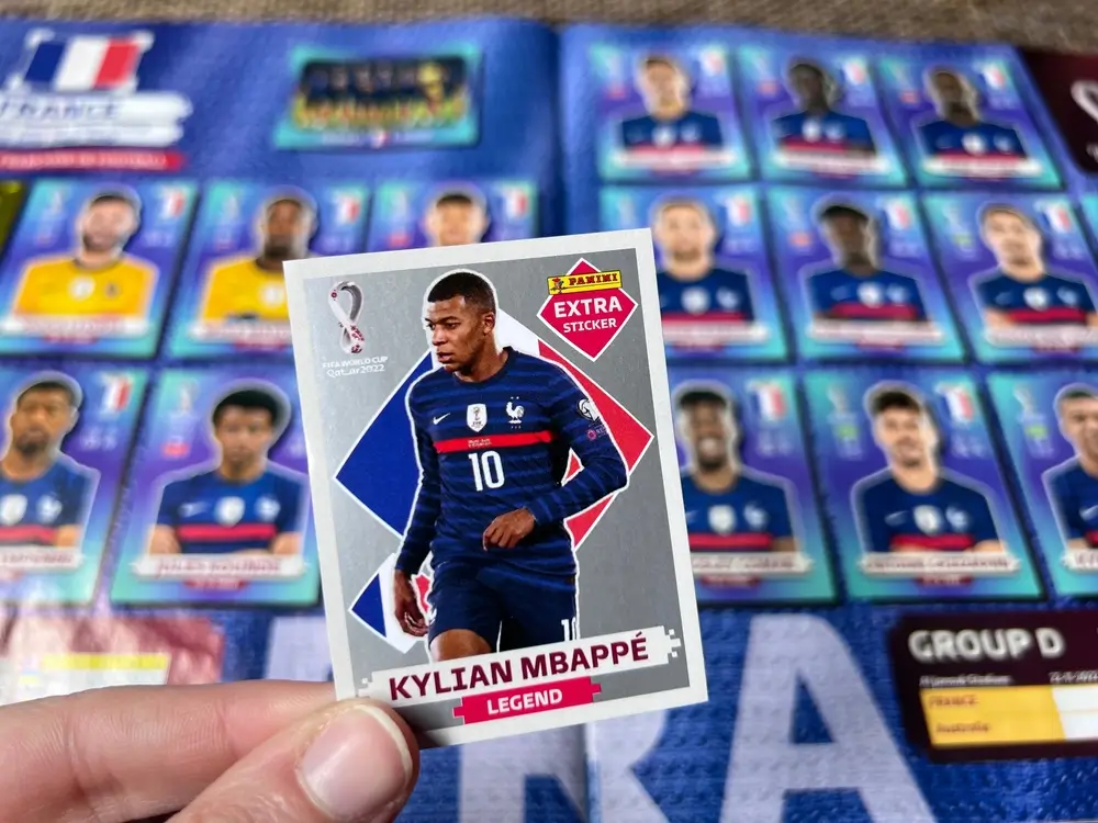Bild eines Stickers von Kylian Mbappé.