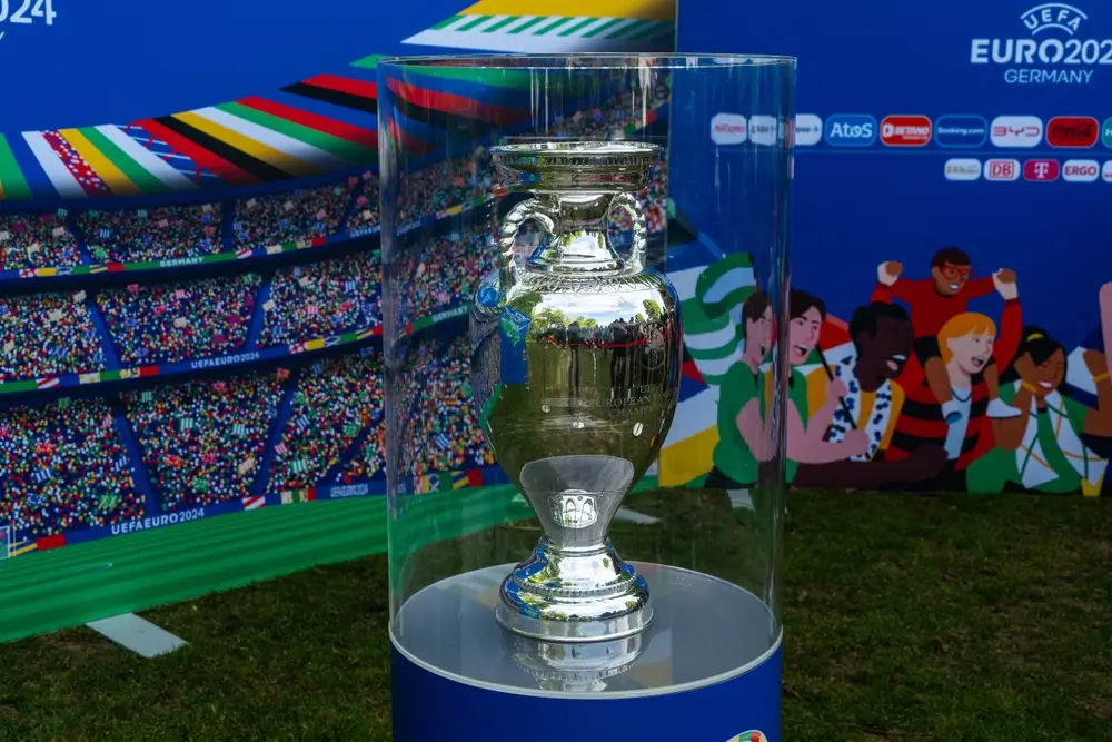 Der EM Pokal in Deutschland.