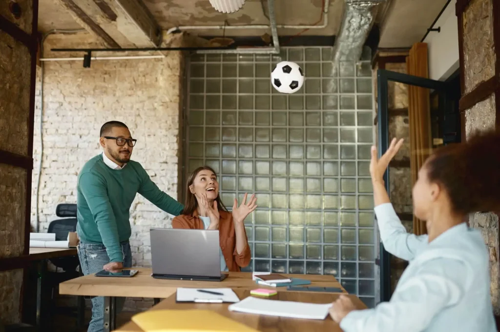 Ehemalige Fußballer im Berufsleben im Büro