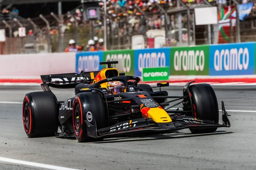 Ein Formel 1 Auto von Red Bull