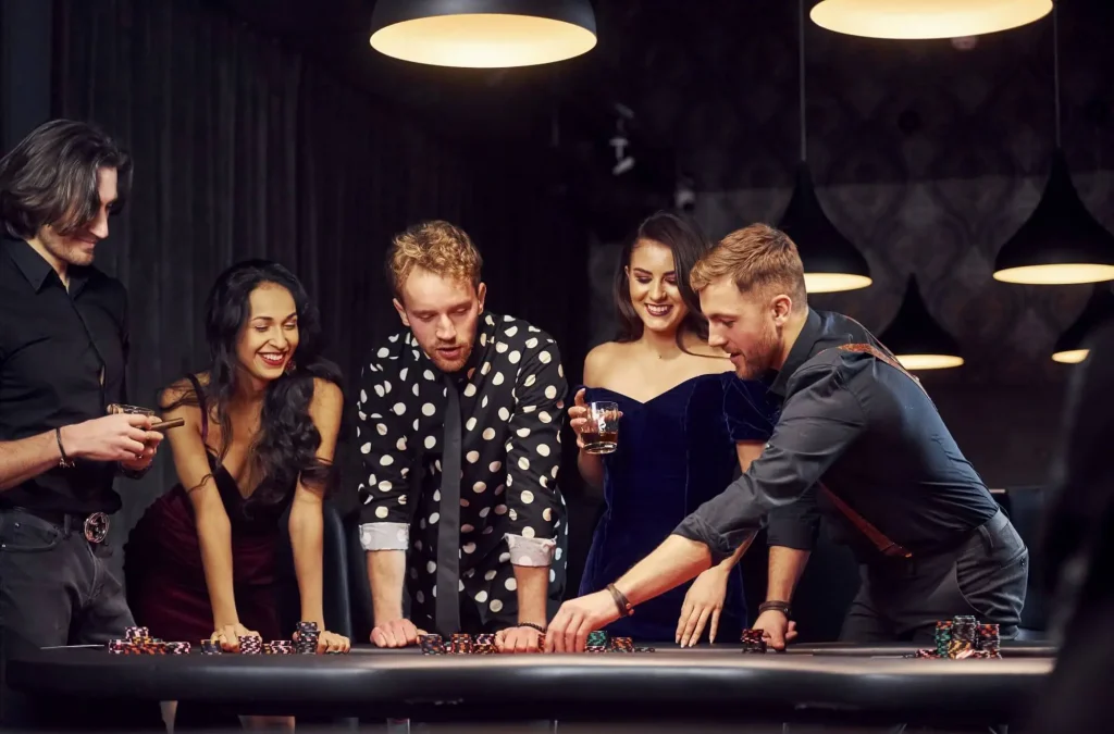 Spieler haben Spaß beim Roulette