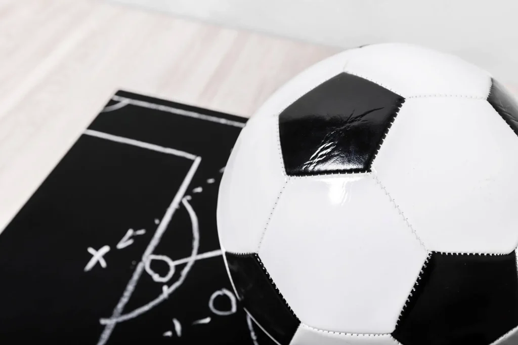 Eine Taktiktafel mit Ball