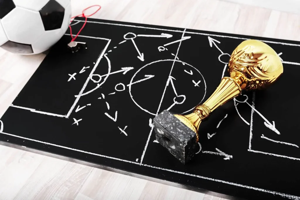 Eine Taktiktafel mit Ball und Pokal