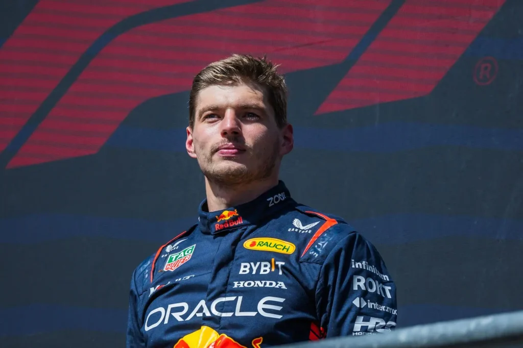 Max Verstappen auf dem Sieger-Podium