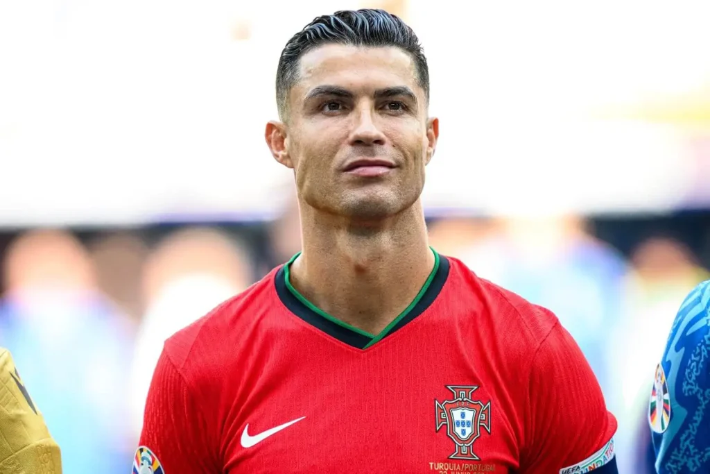 Cristiano Ronaldo im Portugal-Trikot vor einem Spiel