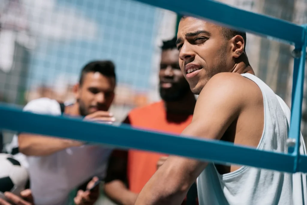 Kriminelle Fußballer entspannen nach dem Training