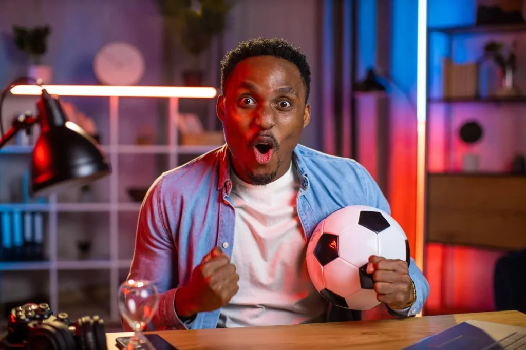 Ein Mann freut sich über steuerfreie Wetten