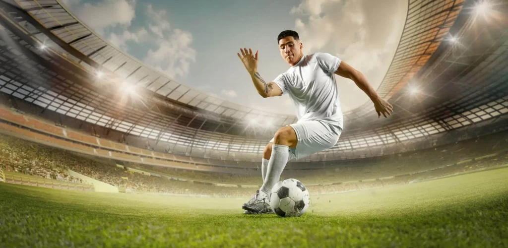 Fußballer in weißem Trikot in einem Stadion