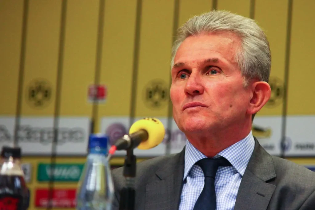 Jupp Heynckes bei einer Pressekonferenz