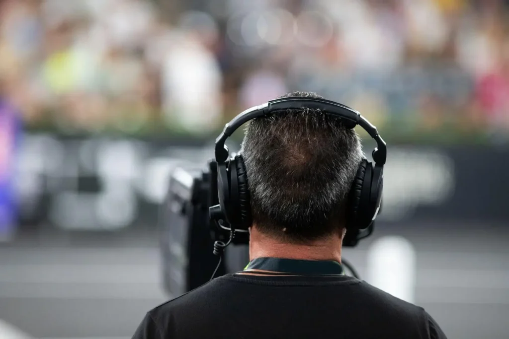 Kameramann von hinten bei einem Formel 1 Rennen