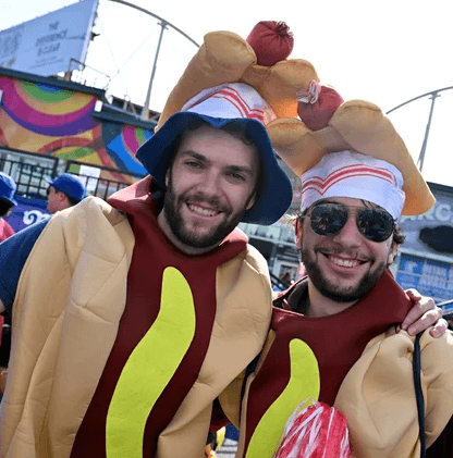 Fans feiern den Nathan's Hotdog Contest 2025 in den USA