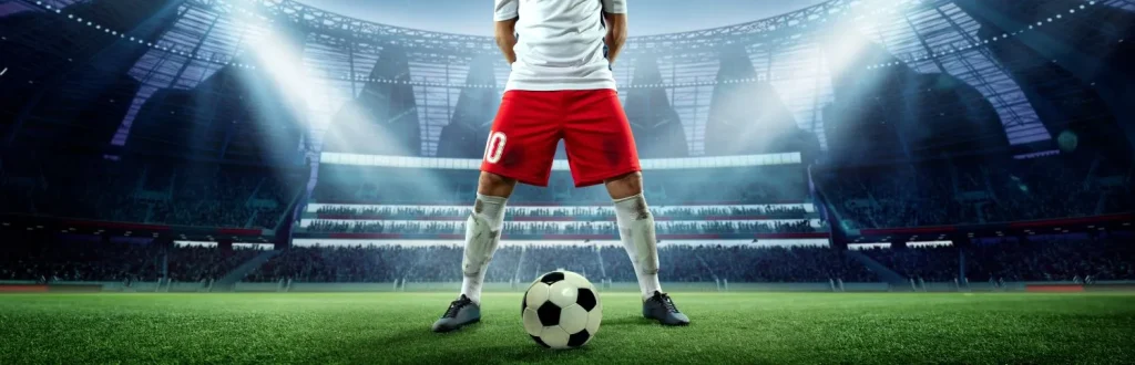 Fußballer steht vor dem Ball im Stadion