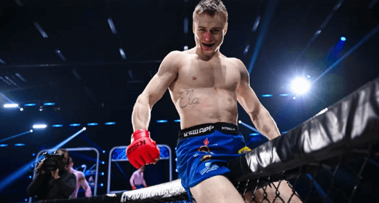 KSW Kämpfer feiert seinen Sieg