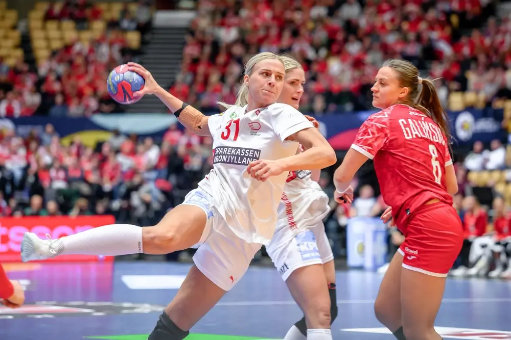Handball Nationalspielerin holt zum Wurf aus