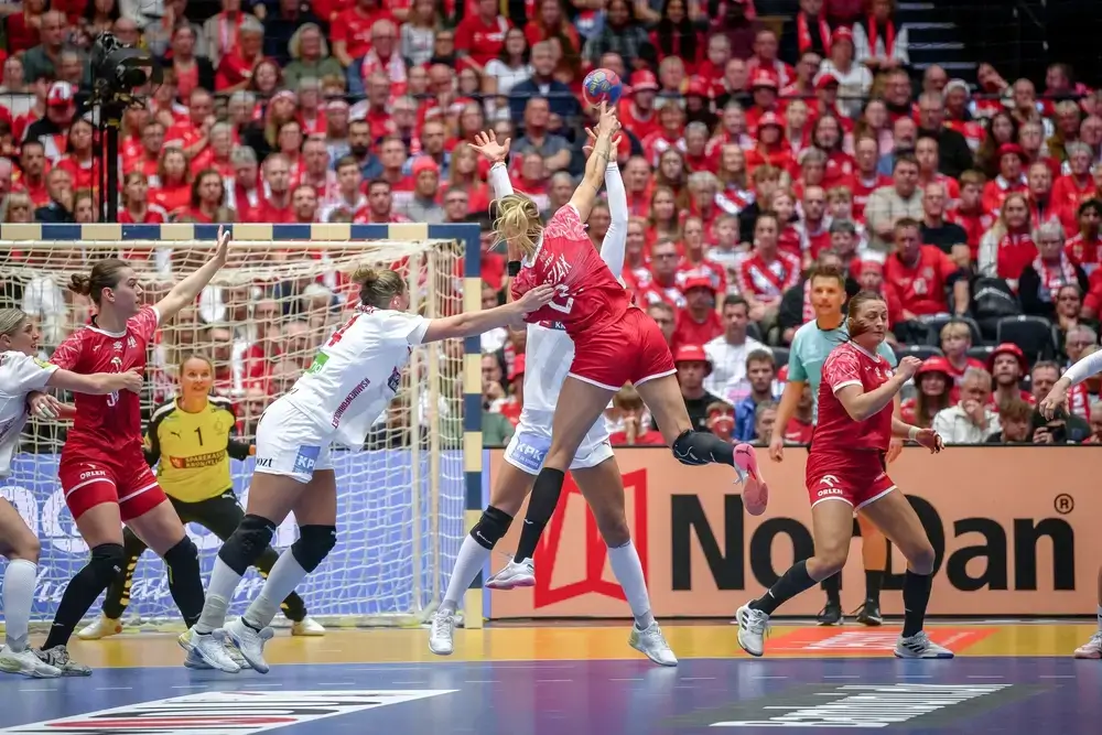 WM Spiel der Handballer Frauen vor Publikum