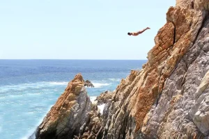 Klippenspringen ist eine Extremsportart, auf die Du wetten kannst.