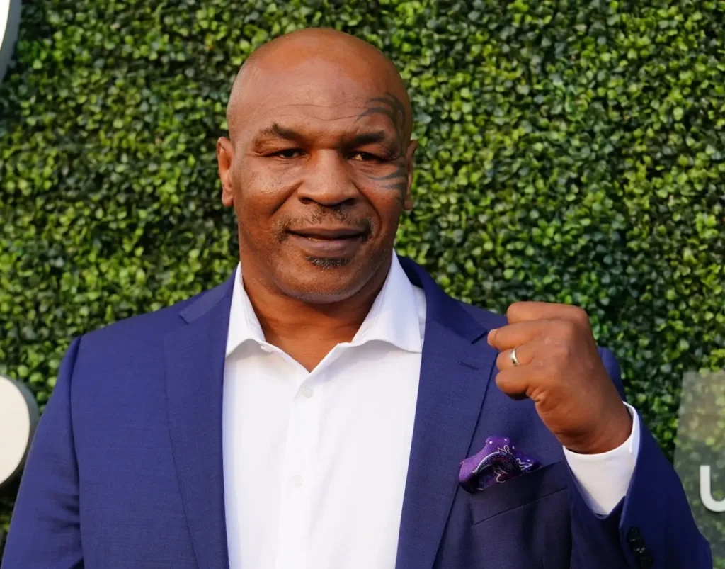 Ein Kampf zwischen Mike Tyson und Floyd Mayweather soll 2026 stattfinden